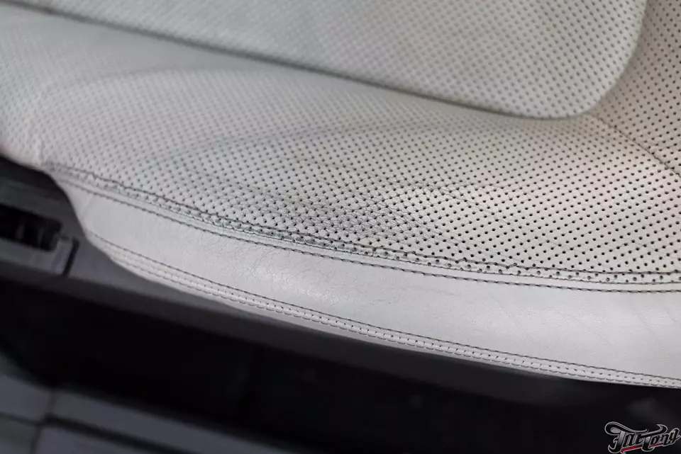 Mercedes CLS63 AMG. Химчистка и покраска сидений. Перетяжка обода руля.